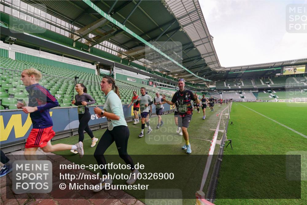 13.09.2026 - 21. swb-Marathon Bremen Michael Burmester http://msf.ph/oto/10326900 13.09.2026 13:31:29 Laufen im Stadion 122, 224, 295, 297, 344, 386, 405, 487, 617, 639, 806, 840, 965, 1114, 1133, 1142, 1310, 1314, 1326, 1329, 1427, 1529, 1775, 1801, 1810, 1811, 1869, 1892, 1897, 1904, 1983, 2216, 2242, 2249, 2253, 2270, 2344, 2368, 2372, 2615, 2629, 2637, 2643, 2677, 2719, 2726, 2869, 2871, 2877, 2918, 2945, 2952, 2994, 3038, 3094, 3101, 3140, 3223, 3227, 3379, 3401, 3426, 3572, 3644, 3723, 3736, 3746, 3873, 3876, 3918, 3944, 357 meine-sportfotos.de