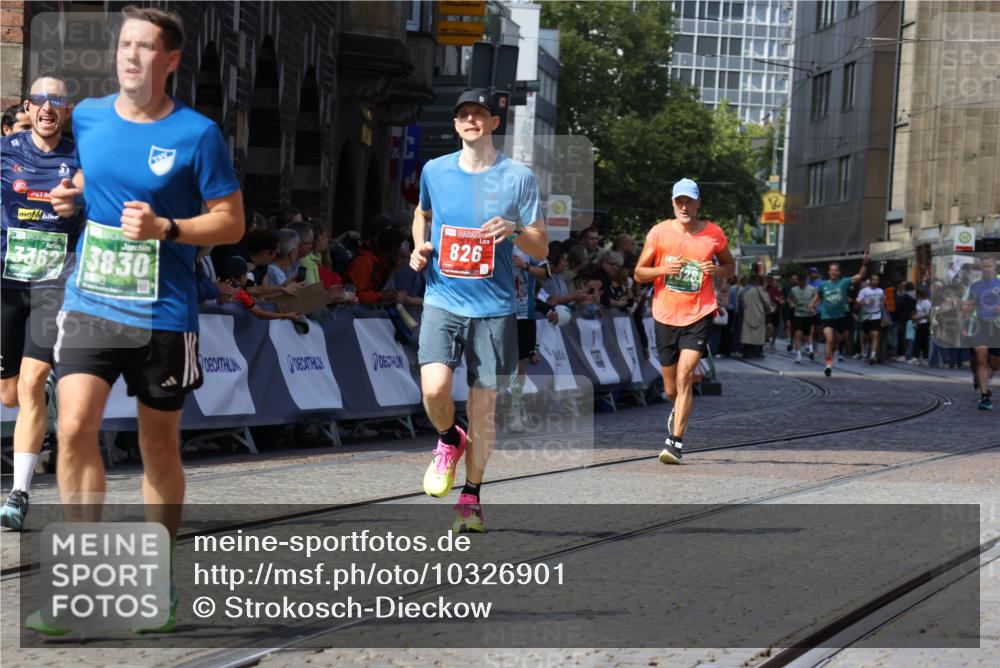 13.09.2026 - 21. swb-Marathon Bremen Strokosch-Dieckow http://msf.ph/oto/10326901 13.09.2026 13:12:15 Ziel 493, 826, 863, 2444, 3336, 4283, 4368, 4651, 4698, 5521, 5893, 6668, 7621, 8996, 9398, 13055, 899, 1517, 2480, 3362, 3830, 4560, 7328, 8981 meine-sportfotos.de
