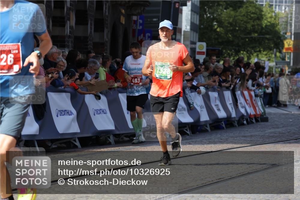 13.09.2026 - 21. swb-Marathon Bremen Strokosch-Dieckow http://msf.ph/oto/10326925 13.09.2026 13:12:16 Ziel 493, 826, 863, 2444, 2820, 3336, 3703, 4283, 4368, 4651, 4698, 5521, 5893, 6668, 7621, 8996, 9398, 899, 1517, 2480, 3362, 4560, 7328, 8981 meine-sportfotos.de