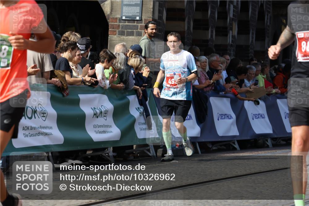 13.09.2026 - 21. swb-Marathon Bremen Strokosch-Dieckow http://msf.ph/oto/10326962 13.09.2026 13:12:20 Ziel 493, 826, 863, 2444, 2447, 2820, 3336, 3703, 4283, 4368, 4698, 5521, 5893, 5940, 6668, 6739, 7621, 9398, 899, 1517, 2480, 3054, 4560, 5416, 6796, 7328, 8981, 9803 meine-sportfotos.de