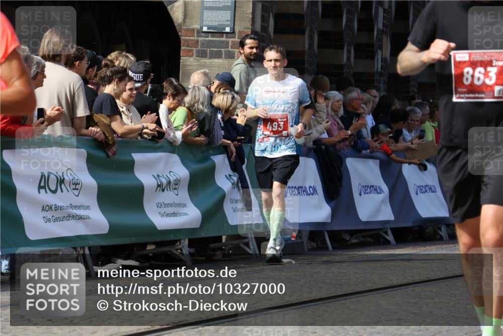 13.09.2026 - 21. swb-Marathon Bremen Strokosch-Dieckow http://msf.ph/oto/10327000 13.09.2026 13:12:20 Ziel 493, 826, 863, 2444, 2447, 2820, 3336, 3703, 4283, 4368, 4698, 5521, 5893, 5940, 6668, 6739, 7621, 9398, 899, 1517, 2480, 3054, 4560, 5416, 6796, 7328, 8981, 9803 meine-sportfotos.de