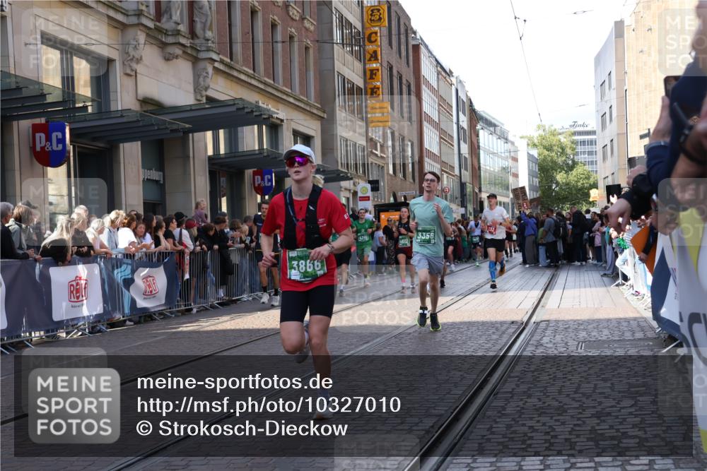 13.09.2026 - 21. swb-Marathon Bremen Strokosch-Dieckow http://msf.ph/oto/10327010 13.09.2026 13:20:33 Ziel 541, 769, 854, 876, 1056, 1881, 2425, 2640, 3356, 3866, 3933, 4126, 4174, 4316, 4465, 4482, 4612, 5161, 5213, 5855, 5954, 6177, 6401, 6680, 7517, 7902, 8005, 8141, 8237, 8622, 8804, 8971, 9691, 13120, 13126, 201, 232, 334, 1197, 1528, 1646, 1750, 2493, 2577, 2953, 3685, 3813, 4174, 4351, 4357, 4358, 5137, 5450, 5493, 5583, 5855, 6495, 6496, 6901, 7018, 7411, 7664, 8178, 9047, 9162, 9721, 9949, 13222 meine-sportfotos.de