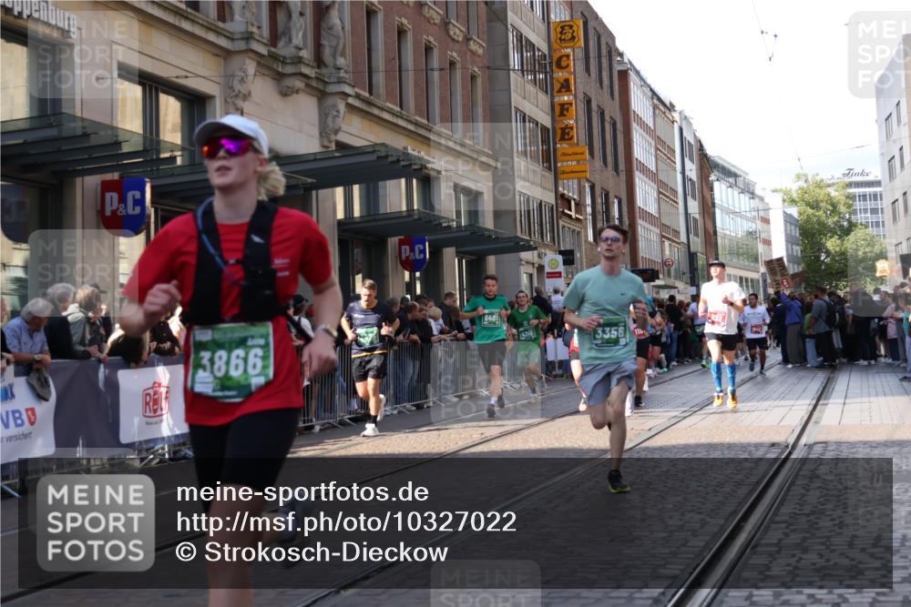 13.09.2026 - 21. swb-Marathon Bremen Strokosch-Dieckow http://msf.ph/oto/10327022 13.09.2026 13:20:34 Ziel 541, 769, 854, 876, 1056, 1191, 1881, 2425, 2640, 3356, 3866, 3933, 4126, 4316, 4465, 4482, 4612, 5161, 5213, 5954, 6177, 6401, 6680, 6970, 7517, 7902, 8005, 8141, 8237, 8622, 8804, 8971, 9691, 13120, 13126, 201, 232, 334, 876, 1197, 1528, 1646, 1750, 2493, 2577, 2953, 3813, 4174, 4351, 4357, 4358, 5137, 5450, 5493, 5583, 5855, 6495, 6496, 6901, 7018, 7411, 7664, 8178, 9047, 9162, 9721, 9949, 13222 meine-sportfotos.de