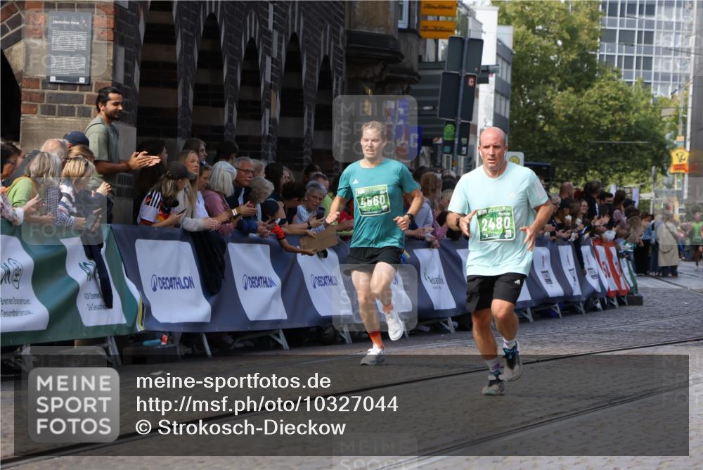 13.09.2026 - 21. swb-Marathon Bremen Strokosch-Dieckow http://msf.ph/oto/10327044 13.09.2026 13:12:25 Ziel 493, 863, 2444, 2447, 2820, 3336, 3703, 4283, 4698, 5893, 5940, 6107, 6739, 7521, 7621, 13013, 1517, 2362, 2480, 3054, 4560, 4879, 5416, 6796, 9775, 9803 meine-sportfotos.de
