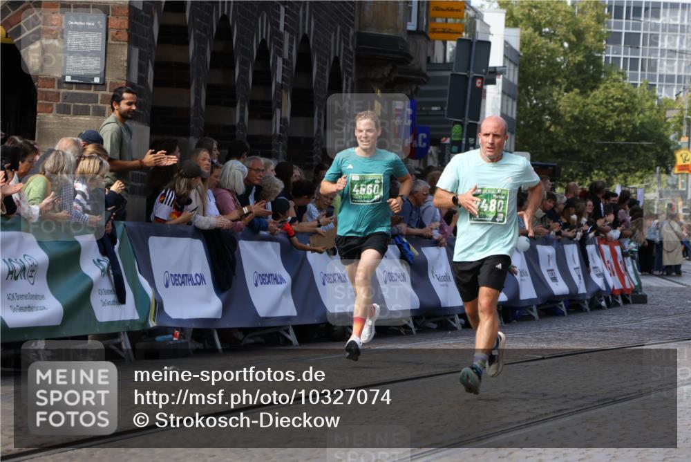 13.09.2026 - 21. swb-Marathon Bremen Strokosch-Dieckow http://msf.ph/oto/10327074 13.09.2026 13:12:25 Ziel 493, 863, 2444, 2447, 2820, 3336, 3703, 4283, 4698, 5893, 5940, 6107, 6739, 7521, 7621, 13013, 1517, 2362, 2480, 3054, 4560, 4879, 5416, 6796, 9775, 9803 meine-sportfotos.de