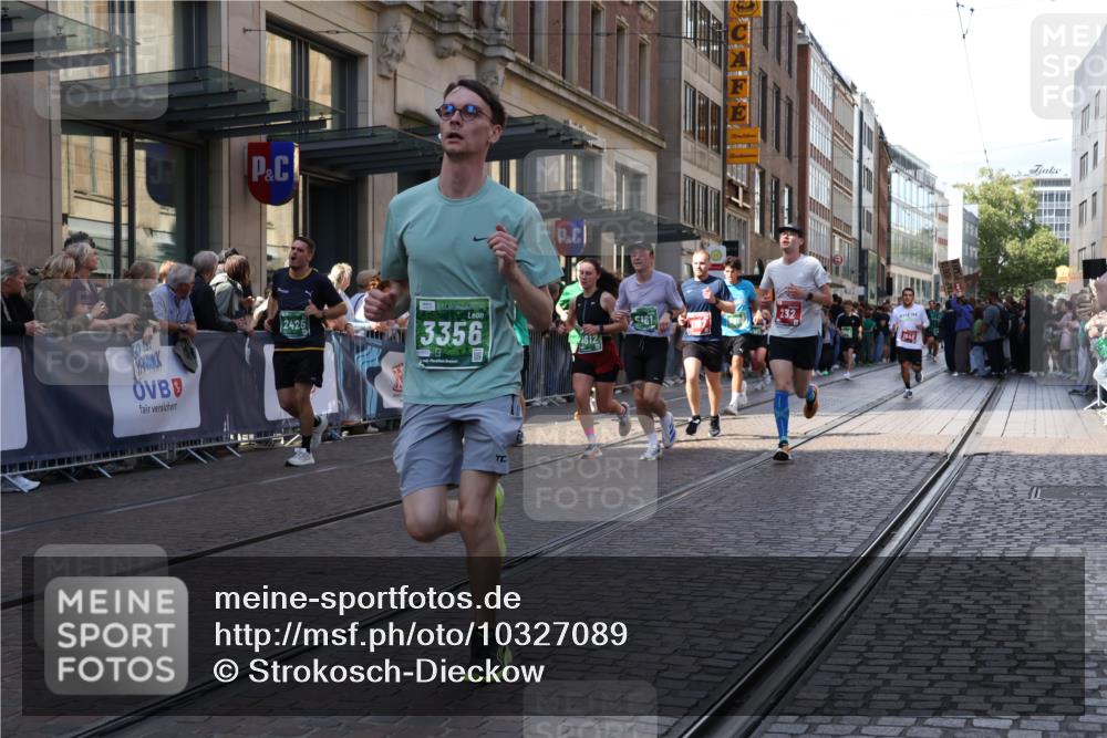 13.09.2026 - 21. swb-Marathon Bremen Strokosch-Dieckow http://msf.ph/oto/10327089 13.09.2026 13:20:36 Ziel 541, 769, 854, 1056, 1191, 1881, 2425, 2640, 3356, 3450, 3866, 3933, 4126, 4316, 4362, 4465, 4482, 4612, 5161, 5213, 5954, 6177, 6401, 6680, 6970, 7517, 7902, 8005, 8141, 8237, 8622, 8804, 8971, 9691, 13120, 13126, 201, 232, 334, 876, 1197, 1528, 1646, 2493, 2577, 2953, 3813, 4174, 4351, 4357, 4358, 5137, 5450, 5493, 5583, 5855, 6495, 6496, 6901, 7018, 7411, 8178, 9047, 9162, 9721, 9949, 13222 meine-sportfotos.de