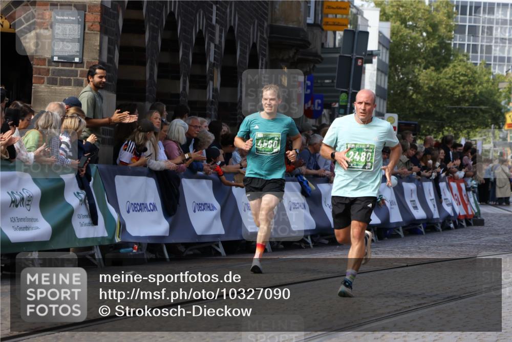 13.09.2026 - 21. swb-Marathon Bremen Strokosch-Dieckow http://msf.ph/oto/10327090 13.09.2026 13:12:25 Ziel 493, 863, 2444, 2447, 2820, 3336, 3703, 4283, 4698, 5893, 5940, 6107, 6739, 7521, 7621, 13013, 1517, 2362, 2480, 3054, 4560, 4879, 5416, 6796, 9775, 9803 meine-sportfotos.de