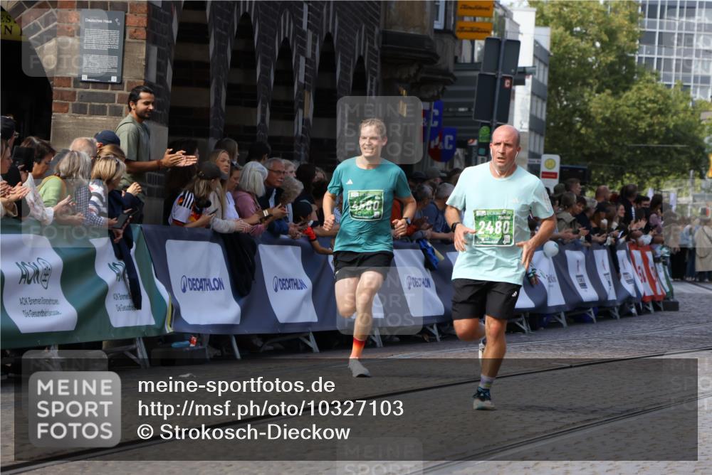 13.09.2026 - 21. swb-Marathon Bremen Strokosch-Dieckow http://msf.ph/oto/10327103 13.09.2026 13:12:25 Ziel 493, 863, 2444, 2447, 2820, 3336, 3703, 4283, 4698, 5893, 5940, 6107, 6739, 7521, 7621, 13013, 1517, 2362, 2480, 3054, 4560, 4879, 5416, 6796, 9775, 9803 meine-sportfotos.de