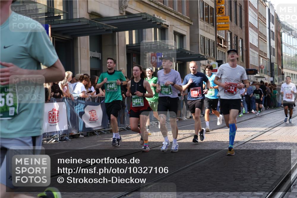 13.09.2026 - 21. swb-Marathon Bremen Strokosch-Dieckow http://msf.ph/oto/10327106 13.09.2026 13:20:36 Ziel 541, 769, 854, 1056, 1191, 1881, 2425, 2640, 3356, 3450, 3866, 3933, 4126, 4316, 4362, 4465, 4482, 4612, 5161, 5213, 5954, 6177, 6401, 6680, 6970, 7517, 7902, 8005, 8141, 8237, 8622, 8804, 8971, 9691, 13120, 13126, 201, 232, 334, 876, 1197, 1528, 1646, 2493, 2577, 2953, 3813, 4174, 4351, 4357, 4358, 5137, 5450, 5493, 5583, 5855, 6495, 6496, 6901, 7018, 7411, 8178, 9047, 9162, 9721, 9949, 13222 meine-sportfotos.de