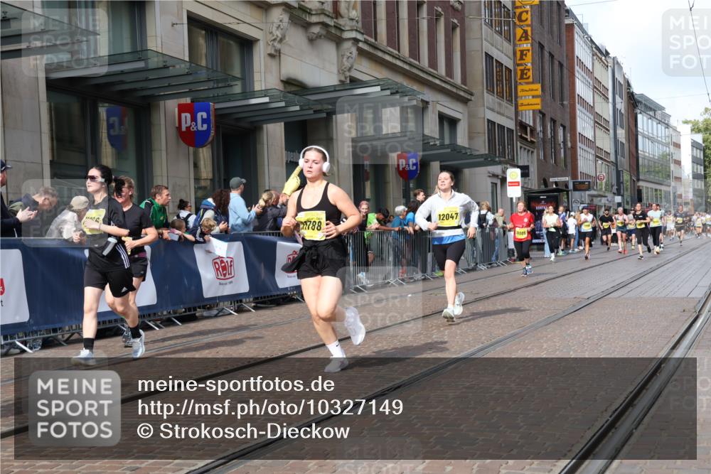 13.09.2026 - 21. swb-Marathon Bremen Strokosch-Dieckow http://msf.ph/oto/10327149 13.09.2026 11:01:24 Ziel 10181, 10251, 10332, 10409, 10444, 10497, 11075, 11115, 11150, 11305, 11324, 11369, 11412, 11413, 11479, 11486, 11550, 11551, 11666, 11668, 11747, 11788, 11798, 11985, 11986, 12047, 12379, 12466, 10560, 10639, 10647, 10648, 10678, 10892, 10964, 10965, 11049, 11116, 11260, 11306, 11428, 11459, 11467, 11681, 11682, 11751, 11788, 11796, 11813, 11816, 11850, 11969, 11970, 12047, 12062, 12241, 12245, 12283, 12390, 12391 meine-sportfotos.de