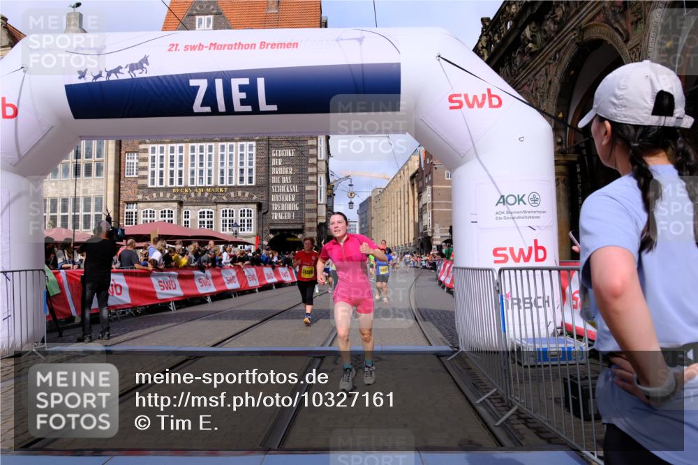 13.09.2026 - 21. swb-Marathon Bremen Tim E. http://msf.ph/oto/10327161 13.09.2026 11:01:54 Ziel 10181, 10251, 10332, 10497, 10560, 11075, 11150, 11305, 11324, 11459, 11467, 11479, 11486, 11550, 11551, 11666, 11668, 11747, 11788, 11798, 11985, 11986, 12047 meine-sportfotos.de