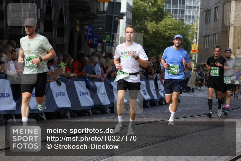 13.09.2026 - 21. swb-Marathon Bremen Strokosch-Dieckow http://msf.ph/oto/10327170 13.09.2026 13:12:31 Ziel 493, 2447, 2820, 3336, 3362, 3703, 3830, 4283, 5940, 6107, 6739, 7521, 7621, 13013, 2362, 3054, 3988, 4879, 5416, 6796, 8029, 9775, 9803, 13106 meine-sportfotos.de