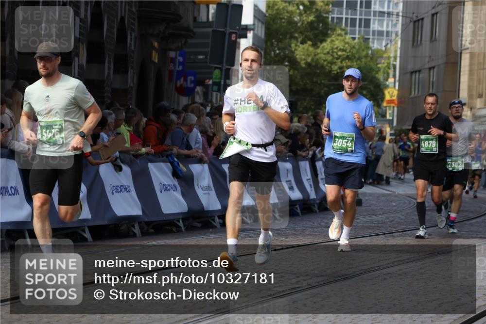 13.09.2026 - 21. swb-Marathon Bremen Strokosch-Dieckow http://msf.ph/oto/10327181 13.09.2026 13:12:31 Ziel 493, 2447, 2820, 3336, 3362, 3703, 3830, 4283, 5940, 6107, 6739, 7521, 7621, 13013, 2362, 3054, 3988, 4879, 5416, 6796, 8029, 9775, 9803, 13106 meine-sportfotos.de