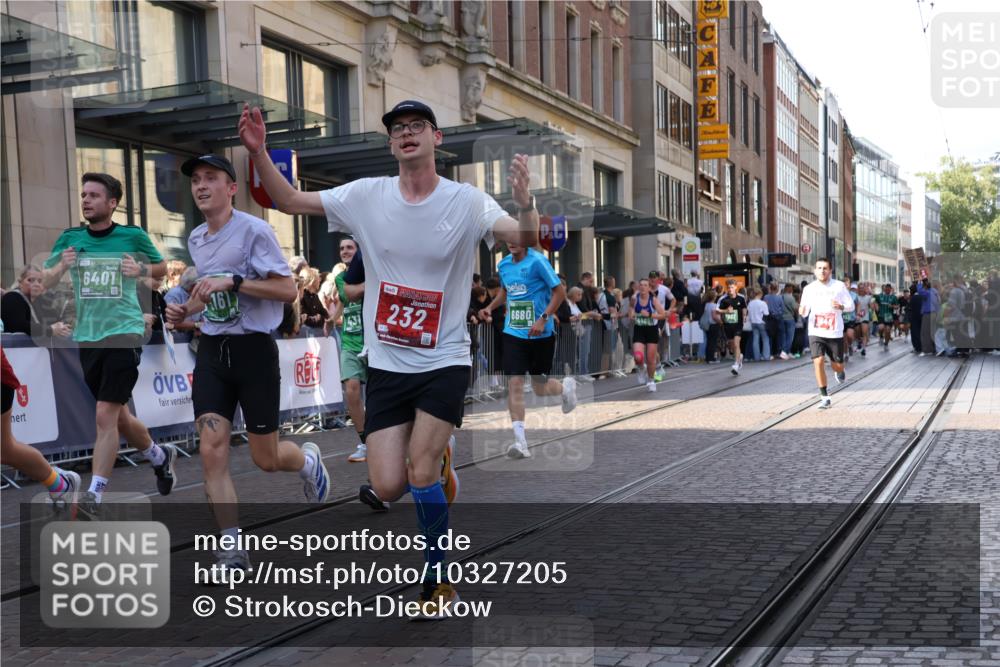 13.09.2026 - 21. swb-Marathon Bremen Strokosch-Dieckow http://msf.ph/oto/10327205 13.09.2026 13:20:37 Ziel 541, 769, 854, 1056, 1191, 1881, 2425, 2640, 3356, 3450, 3866, 3933, 4126, 4316, 4362, 4465, 4482, 4612, 5161, 5213, 5954, 6177, 6401, 6680, 6970, 7517, 7902, 8005, 8141, 8237, 8622, 8804, 8971, 9691, 13120, 13126, 201, 232, 334, 541, 876, 1197, 1528, 1646, 2493, 2577, 2953, 3813, 4174, 4351, 4357, 4358, 5137, 5450, 5493, 5855, 6495, 6496, 6901, 7018, 7411, 8178, 9047, 9162, 9721, 9949, 13222 meine-sportfotos.de