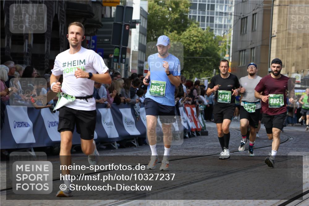 13.09.2026 - 21. swb-Marathon Bremen Strokosch-Dieckow http://msf.ph/oto/10327237 13.09.2026 13:12:31 Ziel 493, 2447, 2820, 3336, 3362, 3703, 3830, 4283, 5940, 6107, 6739, 7521, 7621, 13013, 2362, 3054, 3988, 4879, 5416, 6796, 8029, 9775, 9803, 13106 meine-sportfotos.de