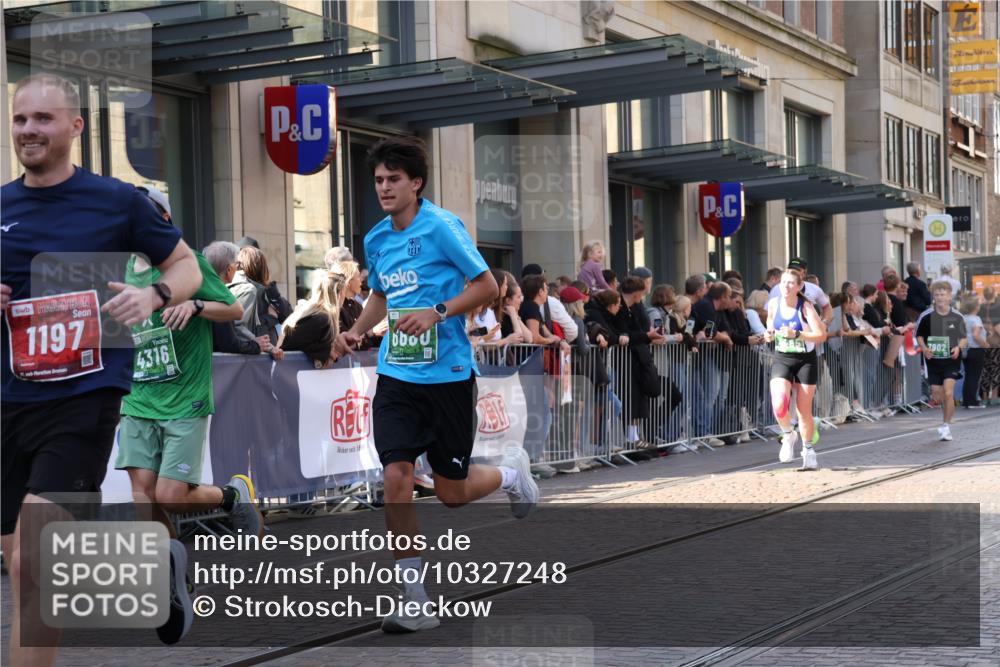 13.09.2026 - 21. swb-Marathon Bremen Strokosch-Dieckow http://msf.ph/oto/10327248 13.09.2026 13:20:38 Ziel 769, 854, 1056, 1191, 1881, 2425, 2640, 3356, 3450, 3866, 3933, 4126, 4316, 4362, 4465, 4482, 4612, 4734, 5161, 5213, 5954, 6177, 6401, 6680, 6970, 7517, 7902, 8005, 8141, 8237, 8622, 8804, 8971, 9691, 13120, 13126, 201, 232, 334, 541, 876, 1197, 1528, 1646, 2493, 2577, 2953, 3813, 4174, 4351, 4357, 4358, 5137, 5450, 5493, 5855, 6495, 6496, 6901, 7018, 7411, 8178, 9047, 9162, 9721, 9949, 13222 meine-sportfotos.de