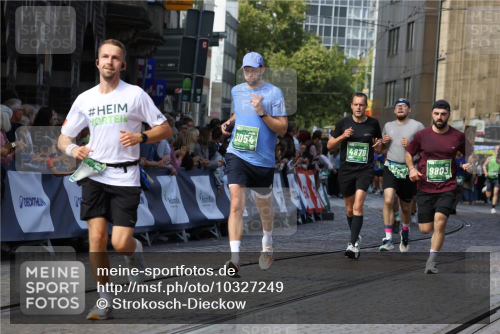 13.09.2026 - 21. swb-Marathon Bremen Strokosch-Dieckow http://msf.ph/oto/10327249 13.09.2026 13:12:31 Ziel 493, 2447, 2820, 3336, 3362, 3703, 3830, 4283, 5940, 6107, 6739, 7521, 7621, 13013, 2362, 3054, 3988, 4879, 5416, 6796, 8029, 9775, 9803, 13106 meine-sportfotos.de