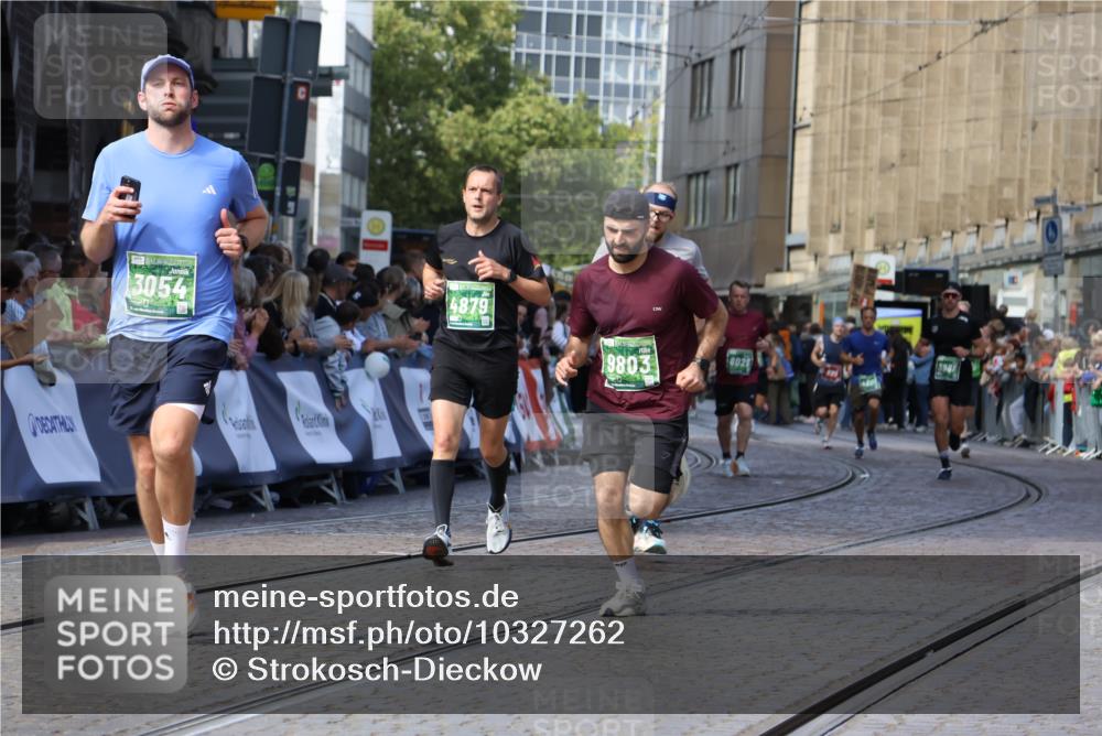 13.09.2026 - 21. swb-Marathon Bremen Strokosch-Dieckow http://msf.ph/oto/10327262 13.09.2026 13:12:32 Ziel 493, 2447, 2820, 3336, 3362, 3703, 3830, 4283, 5940, 6107, 6739, 7328, 7521, 7621, 8981, 13013, 2362, 3054, 3988, 4605, 4879, 6796, 8029, 9775, 9803, 13106 meine-sportfotos.de