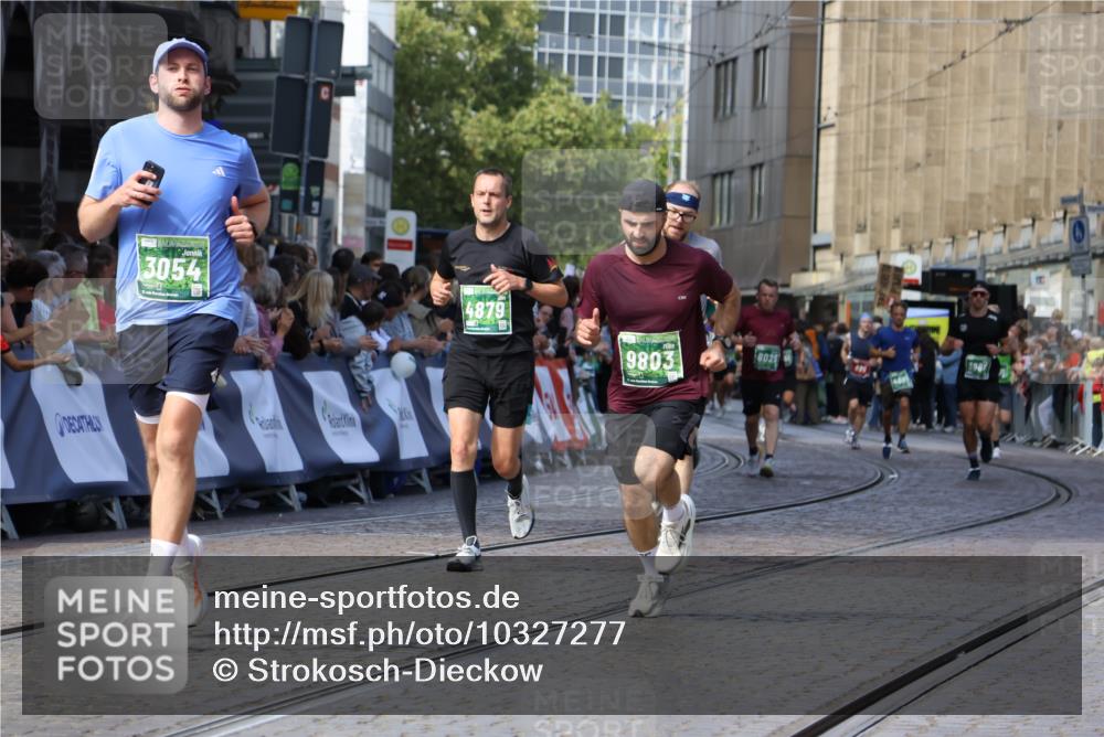13.09.2026 - 21. swb-Marathon Bremen Strokosch-Dieckow http://msf.ph/oto/10327277 13.09.2026 13:12:33 Ziel 2447, 2820, 3362, 3703, 3830, 4283, 5940, 6107, 6739, 7328, 7521, 7621, 8981, 13013, 2362, 3054, 3988, 4605, 4879, 8029, 9775, 9803, 13106 meine-sportfotos.de
