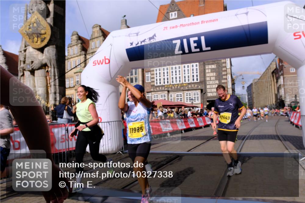 13.09.2026 - 21. swb-Marathon Bremen Tim E. http://msf.ph/oto/10327338 13.09.2026 11:01:59 Ziel 10181, 10251, 10332, 10497, 11075, 11150, 11305, 11324, 11369, 11412, 11413, 11479, 11486, 11550, 11551, 11668, 11747, 11985, 11986, 12379 meine-sportfotos.de
