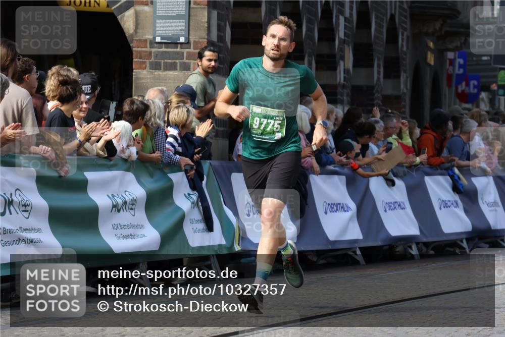 13.09.2026 - 21. swb-Marathon Bremen Strokosch-Dieckow http://msf.ph/oto/10327357 13.09.2026 13:12:37 Ziel 899, 2447, 3362, 3830, 5940, 6107, 6739, 7328, 7521, 8981, 13013, 1513, 2350, 3988, 4605, 8029, 9775, 13106 meine-sportfotos.de