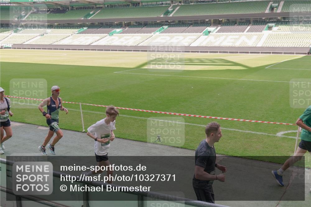 13.09.2026 - 21. swb-Marathon Bremen Michael Burmester http://msf.ph/oto/10327371 13.09.2026 12:57:06 Laufen im Stadion 307, 334, 411, 431, 465, 655, 769, 776, 854, 857, 876, 909, 926, 948, 1010, 1130, 1254, 1535, 1537, 1601, 1750, 1752, 1809, 1881, 1900, 1972, 2001, 2040, 2046, 2051, 2075, 2122, 2260, 2324, 2371, 2402, 2423, 2473, 2493, 2535, 2604, 2634, 2640, 2671, 2761, 2812, 2903, 2904, 2948, 3051, 3078, 3119, 3182, 3202, 3290, 3319, 3348, 3411, 3450, 3458, 3508, 3514, 3634, 3685, 3690, 3760, 3813, 3866, 3939, 4101, 4135, 4171, 4174, 4316, 4413, 4479, 4733, 5695, 5867 meine-sportfotos.de