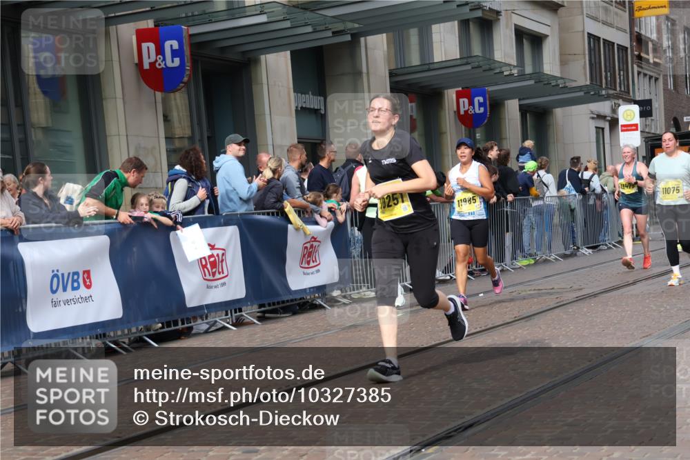 13.09.2026 - 21. swb-Marathon Bremen Strokosch-Dieckow http://msf.ph/oto/10327385 13.09.2026 11:01:31 Ziel 10257, 10332, 10409, 10444, 10497, 10817, 11075, 11115, 11150, 11268, 11305, 11369, 11412, 11413, 11436, 11479, 11486, 11668, 11747, 11859, 11985, 11986, 12095, 12379, 12412, 12466, 10181, 10251, 10560, 10647, 10648, 10678, 10892, 11260, 11306, 11324, 11459, 11467, 11550, 11551, 11666, 11751, 11788, 11796, 11798, 11813, 11816, 11969, 11970, 12047, 12062, 12245, 12283, 12390, 12391 meine-sportfotos.de
