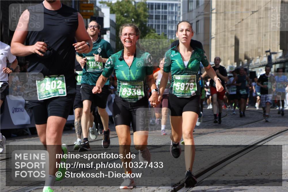 13.09.2026 - 21. swb-Marathon Bremen Strokosch-Dieckow http://msf.ph/oto/10327433 13.09.2026 13:31:22 Ziel 217, 244, 1189, 1398, 1479, 2513, 2802, 2902, 3360, 3800, 4251, 4647, 5600, 5846, 6307, 6419, 6732, 7198, 7359, 7637, 7760, 7798, 7882, 8382, 8543, 8616, 9274, 9290, 9507, 9767, 9937, 9958, 9962, 9969, 9976, 9977, 13152, 13215, 922, 1600, 2602, 2707, 3152, 3343, 3392, 3579, 3859, 4258, 4273, 4692, 4889, 5504, 6039, 6147, 6581, 6968, 6971, 7032, 8042, 8205, 8239, 8364, 8495, 8522, 9155, 9293, 9903 meine-sportfotos.de