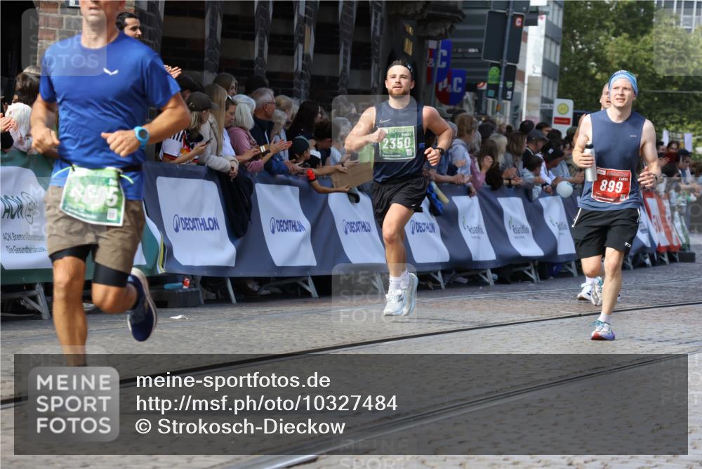 13.09.2026 - 21. swb-Marathon Bremen Strokosch-Dieckow http://msf.ph/oto/10327484 13.09.2026 13:12:46 Ziel 899, 1517, 2480, 3054, 3362, 3830, 4560, 5416, 6796, 7328, 8981, 9803, 1513, 2350, 2442, 2559, 2801, 2858, 4605, 5379, 5965, 6349, 8798, 9217, 13140 meine-sportfotos.de