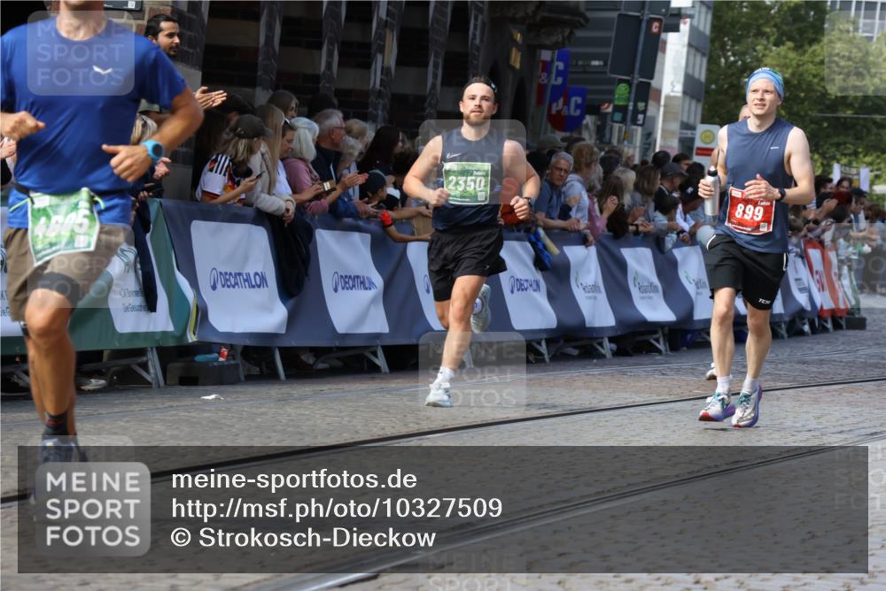 13.09.2026 - 21. swb-Marathon Bremen Strokosch-Dieckow http://msf.ph/oto/10327509 13.09.2026 13:12:47 Ziel 899, 1517, 2362, 2480, 3054, 3362, 3830, 4560, 4879, 5416, 6796, 7328, 8981, 9803, 868, 1513, 2350, 2442, 2559, 2801, 2858, 5379, 5965, 6349, 8419, 8798, 9217, 13140 meine-sportfotos.de