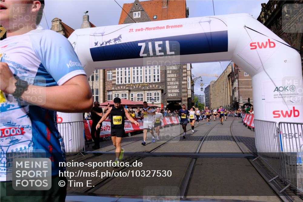 13.09.2026 - 21. swb-Marathon Bremen Tim E. http://msf.ph/oto/10327530 13.09.2026 11:02:07 Ziel 10257, 10332, 10409, 10444, 10817, 11075, 11115, 11150, 11268, 11305, 11369, 11412, 11413, 11436, 11479, 11486, 11668, 11747, 11859, 11985, 11986, 12095, 12379, 12412, 12466 meine-sportfotos.de