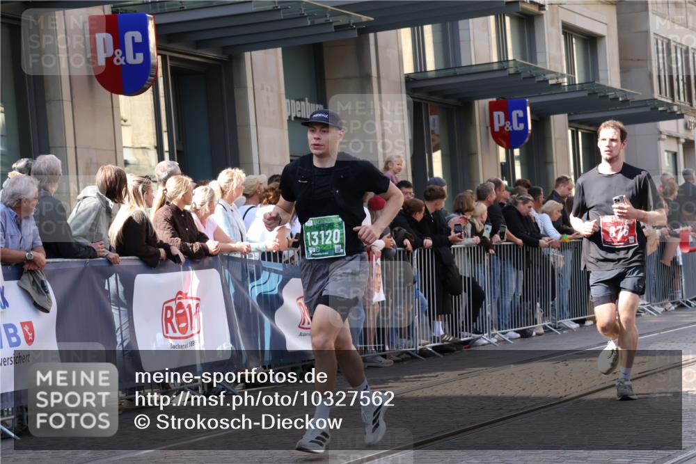 13.09.2026 - 21. swb-Marathon Bremen Strokosch-Dieckow http://msf.ph/oto/10327562 13.09.2026 13:20:47 Ziel 226, 854, 1056, 1191, 2425, 2979, 3450, 3933, 4126, 4316, 4362, 4465, 4734, 5161, 6357, 6401, 6680, 6970, 7902, 8237, 8323, 8408, 8622, 8791, 8971, 9267, 9268, 13120, 541, 769, 876, 1528, 1646, 1881, 2493, 2640, 3356, 3813, 3866, 4174, 4357, 4358, 4482, 4612, 5161, 5213, 5493, 5855, 5954, 6177, 6495, 6496, 7411, 7517, 8005, 8141, 8804, 9162, 9691, 9721, 9949, 13126 meine-sportfotos.de