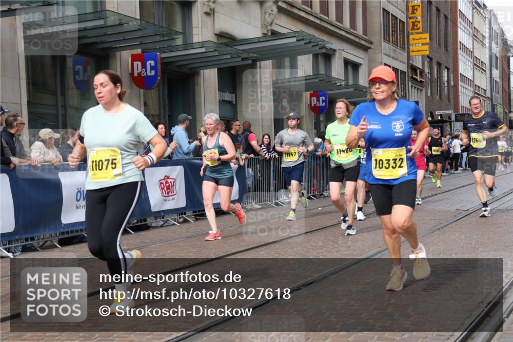 13.09.2026 - 21. swb-Marathon Bremen Strokosch-Dieckow http://msf.ph/oto/10327618 13.09.2026 11:01:35 Ziel 10257, 10332, 10409, 10444, 10500, 10617, 10803, 10817, 10924, 11075, 11115, 11150, 11268, 11305, 11369, 11412, 11413, 11436, 11479, 11486, 11668, 11747, 11859, 11985, 11986, 12016, 12095, 12145, 12360, 12379, 12412, 12466, 12506, 10181, 10251, 10497, 10560, 10647, 10648, 10678, 11260, 11305, 11306, 11324, 11459, 11467, 11550, 11551, 11666, 11751, 11788, 11796, 11798, 11813, 11816, 11969, 11970, 12047, 12062, 12245, 12390, 12391 meine-sportfotos.de