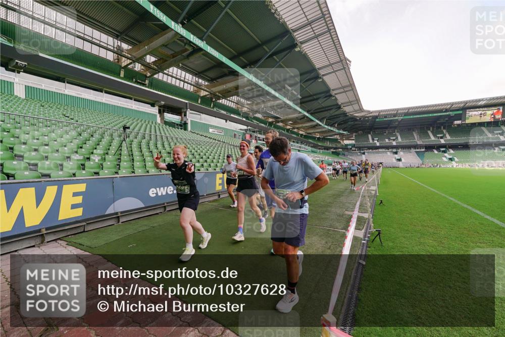 13.09.2026 - 21. swb-Marathon Bremen Michael Burmester http://msf.ph/oto/10327628 13.09.2026 13:32:50 Laufen im Stadion 155, 344, 350, 386, 487, 490, 594, 617, 690, 765, 786, 787, 965, 1001, 1051, 1133, 1142, 1292, 1310, 1326, 1377, 1427, 1591, 1592, 1801, 1869, 1892, 1897, 1904, 1923, 2077, 2132, 2226, 2230, 2231, 2253, 2270, 2274, 2320, 2344, 2374, 2399, 2400, 2456, 2514, 2523, 2539, 2556, 2616, 2630, 2649, 2718, 2726, 2769, 2848, 2945, 2982, 3014, 3140, 3223, 3350, 3379, 3572, 3601, 3614, 3644, 3736, 3746, 3797, 3901, 3944, 3952 meine-sportfotos.de