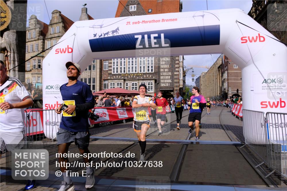 13.09.2026 - 21. swb-Marathon Bremen Tim E. http://msf.ph/oto/10327638 13.09.2026 11:02:11 Ziel 10257, 10409, 10444, 10617, 10817, 10924, 11115, 11268, 11369, 11412, 11413, 11436, 11479, 11486, 11668, 11747, 11859, 12095, 12145, 12360, 12379, 12412, 12466, 12506 meine-sportfotos.de