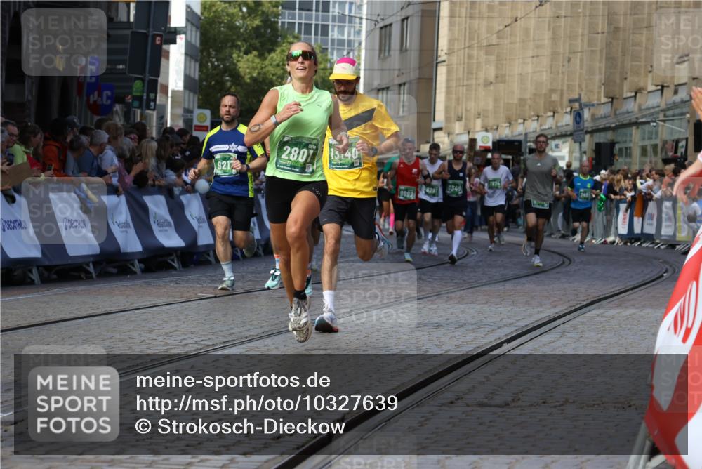 13.09.2026 - 21. swb-Marathon Bremen Strokosch-Dieckow http://msf.ph/oto/10327639 13.09.2026 13:12:55 Ziel 899, 1517, 2362, 2480, 3054, 3988, 4560, 4879, 5416, 6796, 9775, 9803, 13106, 313, 868, 987, 1207, 2498, 2559, 2801, 2858, 3625, 6349, 7874, 8291, 8419, 9092, 9217, 13140 meine-sportfotos.de