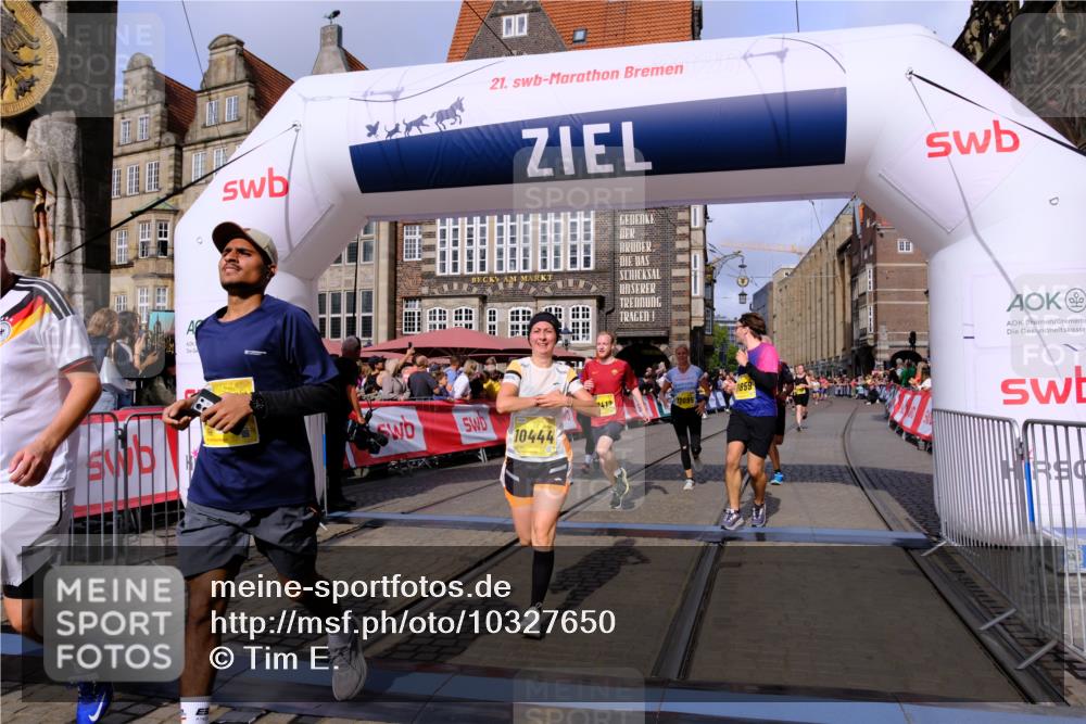 13.09.2026 - 21. swb-Marathon Bremen Tim E. http://msf.ph/oto/10327650 13.09.2026 11:02:11 Ziel 10257, 10409, 10444, 10617, 10817, 10924, 11115, 11268, 11369, 11412, 11413, 11436, 11479, 11486, 11668, 11747, 11859, 12095, 12145, 12360, 12379, 12412, 12466, 12506 meine-sportfotos.de