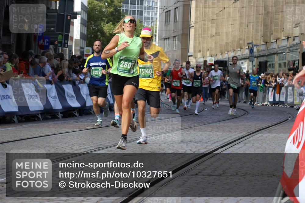 13.09.2026 - 21. swb-Marathon Bremen Strokosch-Dieckow http://msf.ph/oto/10327651 13.09.2026 13:12:55 Ziel 899, 1517, 2362, 2480, 3054, 3988, 4560, 4879, 5416, 6796, 9775, 9803, 13106, 313, 868, 987, 1207, 2498, 2559, 2801, 2858, 3625, 6349, 7874, 8291, 8419, 9092, 9217, 13140 meine-sportfotos.de