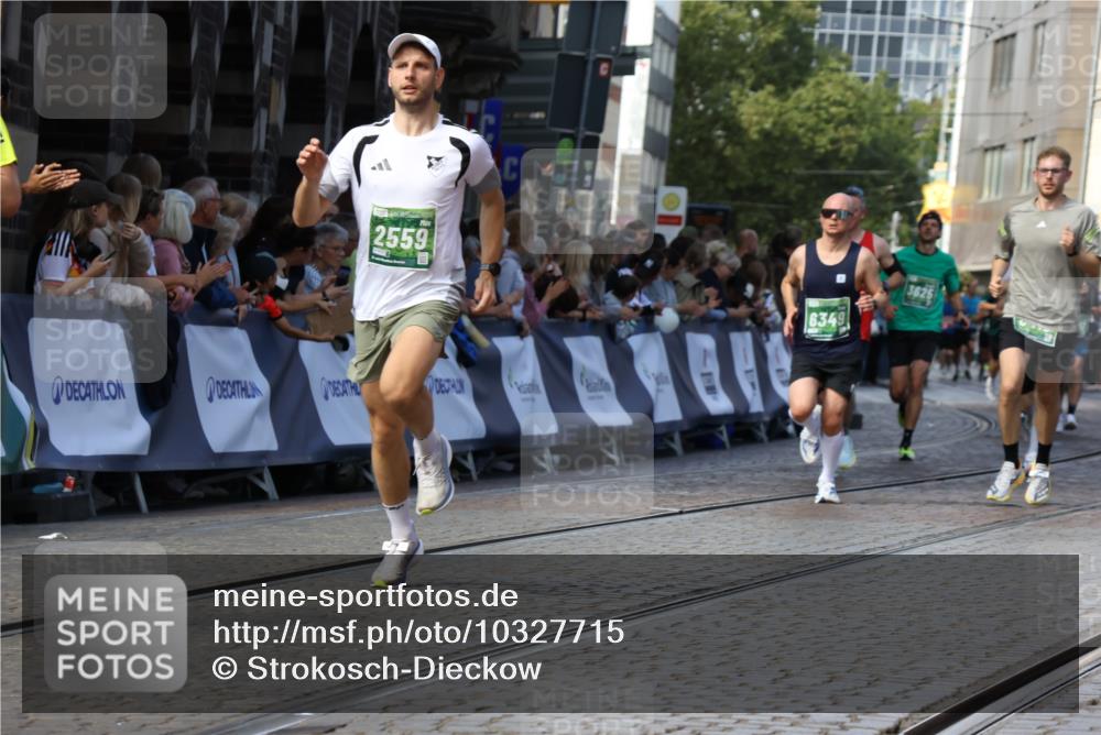 13.09.2026 - 21. swb-Marathon Bremen Strokosch-Dieckow http://msf.ph/oto/10327715 13.09.2026 13:12:58 Ziel 1517, 2362, 2480, 3054, 3988, 4560, 4605, 4879, 5416, 6796, 8029, 9775, 9803, 13106, 313, 621, 868, 987, 1207, 2498, 2559, 3625, 4582, 5345, 5769, 6349, 7874, 8291, 8419, 8464, 9092, 9217 meine-sportfotos.de
