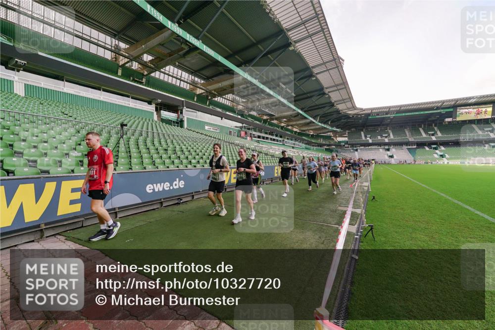13.09.2026 - 21. swb-Marathon Bremen Michael Burmester http://msf.ph/oto/10327720 13.09.2026 13:33:02 Laufen im Stadion 155, 344, 350, 386, 428, 490, 594, 617, 690, 765, 786, 787, 1001, 1051, 1098, 1133, 1142, 1292, 1310, 1326, 1377, 1427, 1557, 1591, 1592, 1760, 1801, 1869, 1892, 1897, 1923, 2077, 2132, 2226, 2230, 2231, 2253, 2270, 2274, 2320, 2344, 2374, 2399, 2400, 2456, 2479, 2514, 2515, 2523, 2539, 2556, 2616, 2630, 2649, 2718, 2757, 2769, 2787, 2848, 2945, 2982, 3014, 3140, 3223, 3350, 3379, 3443, 3503, 3572, 3577, 3601, 3614, 3644, 3736, 3746, 3797, 3875, 3901, 3911, 3944, 3952 meine-sportfotos.de
