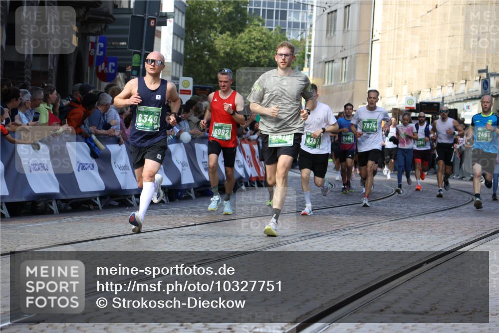 13.09.2026 - 21. swb-Marathon Bremen Strokosch-Dieckow http://msf.ph/oto/10327751 13.09.2026 13:12:59 Ziel 1517, 2362, 3054, 3988, 4605, 4879, 5416, 6796, 8029, 9775, 9803, 13106, 313, 621, 868, 987, 1207, 2498, 3625, 4582, 5345, 5769, 6349, 7874, 8291, 8419, 8464, 9092, 9217 meine-sportfotos.de