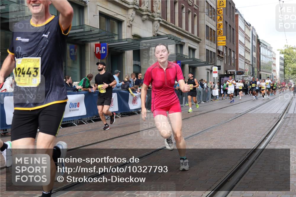 13.09.2026 - 21. swb-Marathon Bremen Strokosch-Dieckow http://msf.ph/oto/10327793 13.09.2026 11:01:38 Ziel 10257, 10409, 10444, 10473, 10500, 10617, 10803, 10817, 10924, 11115, 11268, 11369, 11412, 11413, 11436, 11479, 11486, 11668, 11747, 11859, 12016, 12095, 12145, 12360, 12379, 12412, 12466, 12506, 10181, 10251, 10332, 10497, 10560, 10647, 10648, 10678, 11075, 11150, 11305, 11324, 11459, 11467, 11550, 11551, 11666, 11668, 11747, 11788, 11796, 11798, 11969, 11970, 11985, 11986, 12047, 12062 meine-sportfotos.de