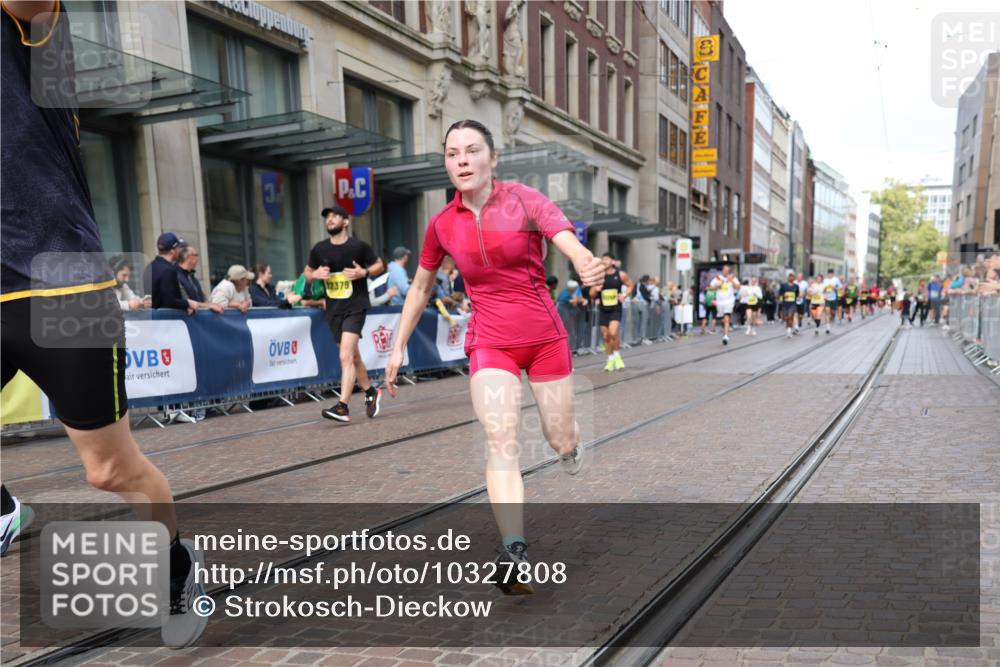 13.09.2026 - 21. swb-Marathon Bremen Strokosch-Dieckow http://msf.ph/oto/10327808 13.09.2026 11:01:38 Ziel 10257, 10409, 10444, 10473, 10500, 10617, 10803, 10817, 10924, 11115, 11268, 11369, 11412, 11413, 11436, 11479, 11486, 11668, 11747, 11859, 12016, 12095, 12145, 12360, 12379, 12412, 12466, 12506, 10181, 10251, 10332, 10497, 10560, 10647, 10648, 10678, 11075, 11150, 11305, 11324, 11459, 11467, 11550, 11551, 11666, 11668, 11747, 11788, 11796, 11798, 11969, 11970, 11985, 11986, 12047, 12062 meine-sportfotos.de