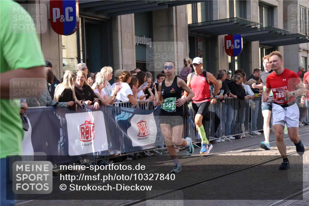 13.09.2026 - 21. swb-Marathon Bremen Strokosch-Dieckow http://msf.ph/oto/10327840 13.09.2026 13:20:54 Ziel 226, 854, 1191, 2979, 3450, 3534, 3933, 4234, 4362, 4445, 4484, 4519, 4734, 6357, 6970, 8237, 8323, 8408, 8622, 8791, 8971, 9267, 9268, 9514, 9900, 13120, 541, 769, 876, 1056, 1528, 1881, 2425, 2640, 3356, 3866, 4126, 4174, 4316, 4357, 4465, 4482, 4612, 5161, 5213, 5855, 5954, 6177, 6401, 6680, 7411, 7517, 7902, 8005, 8141, 8804, 8971, 9162, 9691, 9949, 13126 meine-sportfotos.de