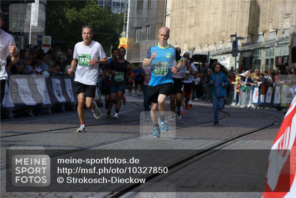 13.09.2026 - 21. swb-Marathon Bremen Strokosch-Dieckow http://msf.ph/oto/10327850 13.09.2026 13:13:03 Ziel 1513, 2350, 2362, 3054, 3988, 4605, 4879, 5416, 6796, 8029, 9775, 9803, 13106, 280, 313, 621, 987, 1207, 2498, 2962, 3566, 3625, 4582, 5345, 5769, 6038, 6394, 7874, 8197, 8291, 8464, 9092 meine-sportfotos.de