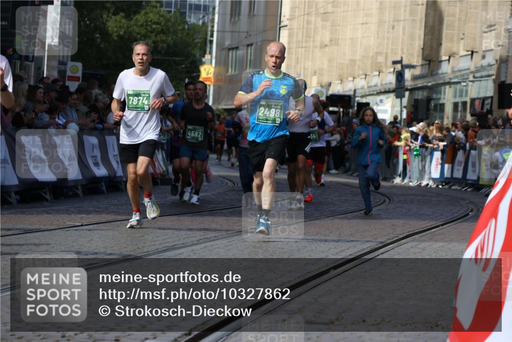 13.09.2026 - 21. swb-Marathon Bremen Strokosch-Dieckow http://msf.ph/oto/10327862 13.09.2026 13:13:03 Ziel 1513, 2350, 2362, 3054, 3988, 4605, 4879, 5416, 6796, 8029, 9775, 9803, 13106, 280, 313, 621, 987, 1207, 2498, 2962, 3566, 3625, 4582, 5345, 5769, 6038, 6394, 7874, 8197, 8291, 8464, 9092 meine-sportfotos.de