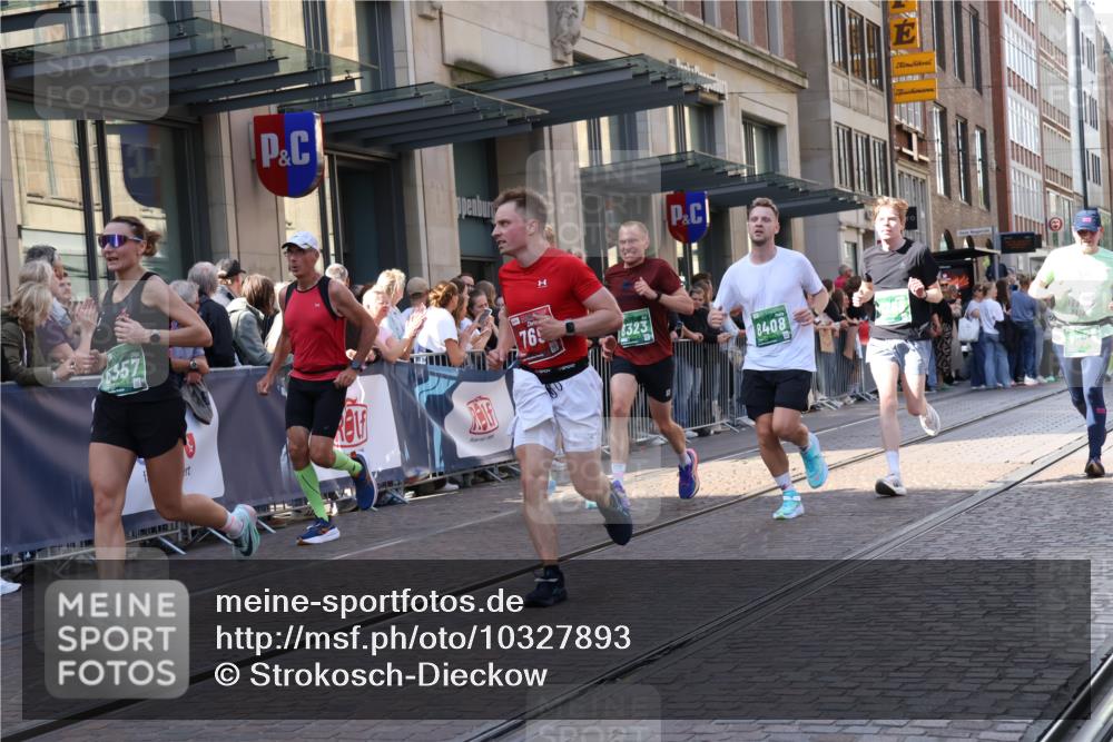 13.09.2026 - 21. swb-Marathon Bremen Strokosch-Dieckow http://msf.ph/oto/10327893 13.09.2026 13:20:56 Ziel 226, 1191, 2979, 3202, 3450, 3534, 3933, 4234, 4362, 4445, 4484, 4519, 4734, 6357, 6862, 6970, 8237, 8323, 8408, 8791, 9267, 9268, 9514, 9900, 13120, 541, 769, 854, 876, 1056, 1881, 2425, 2640, 3356, 3866, 3933, 4126, 4174, 4316, 4465, 4482, 4612, 5161, 5213, 5855, 5954, 6177, 6401, 6680, 7411, 7517, 7902, 8005, 8141, 8622, 8804, 8971, 9162, 9691, 13126 meine-sportfotos.de