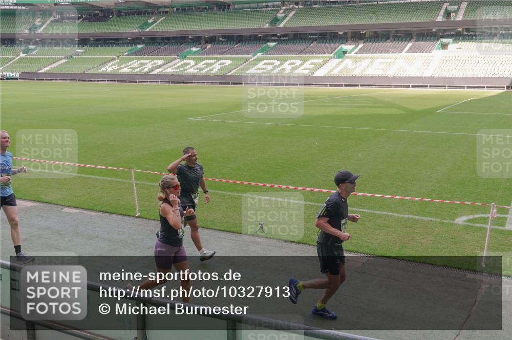 13.09.2026 - 21. swb-Marathon Bremen Michael Burmester http://msf.ph/oto/10327913 13.09.2026 12:57:56 Laufen im Stadion 141, 148, 334, 431, 511, 672, 769, 776, 789, 790, 857, 909, 1010, 1119, 1130, 1191, 1199, 1254, 1281, 1535, 1601, 1642, 1647, 1752, 1809, 1881, 1900, 1931, 1933, 2046, 2051, 2075, 2324, 2343, 2371, 2397, 2402, 2423, 2425, 2473, 2493, 2634, 2640, 2671, 2761, 2771, 2807, 2903, 2904, 3051, 3078, 3120, 3138, 3148, 3182, 3186, 3319, 3338, 3450, 3458, 3514, 3534, 3560, 3634, 3655, 3685, 3690, 3695, 3760, 3813, 3866, 3933, 3939, 4101, 4120, 4174, 4316, 205 meine-sportfotos.de
