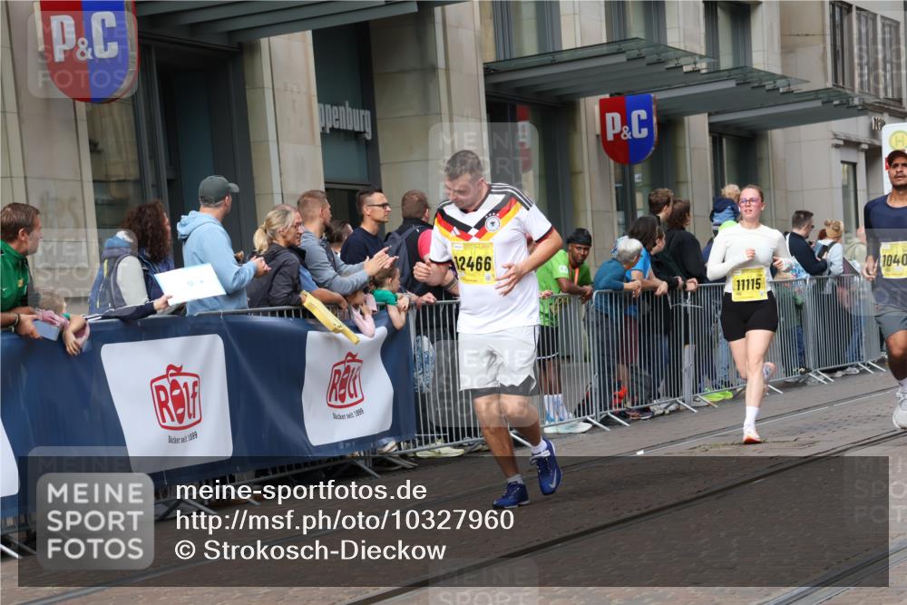 13.09.2026 - 21. swb-Marathon Bremen Strokosch-Dieckow http://msf.ph/oto/10327960 13.09.2026 11:01:43 Ziel 10257, 10409, 10444, 10473, 10500, 10617, 10636, 10803, 10817, 10924, 11115, 11268, 11369, 11412, 11413, 11436, 11576, 11811, 11859, 12016, 12094, 12095, 12134, 12135, 12145, 12360, 12379, 12412, 12437, 12466, 12506, 10181, 10251, 10332, 10497, 10560, 10647, 10648, 10678, 11075, 11150, 11305, 11324, 11459, 11467, 11479, 11486, 11550, 11551, 11666, 11668, 11747, 11788, 11796, 11798, 11969, 11970, 11985, 11986, 12047, 12062 meine-sportfotos.de
