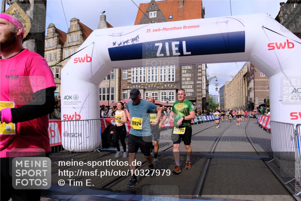 13.09.2026 - 21. swb-Marathon Bremen Tim E. http://msf.ph/oto/10327979 13.09.2026 11:02:20 Ziel 10257, 10409, 10444, 10473, 10500, 10617, 10636, 10803, 10817, 10924, 11115, 11268, 11436, 11811, 11859, 12016, 12094, 12095, 12135, 12145, 12360, 12412, 12437, 12466, 12506 meine-sportfotos.de